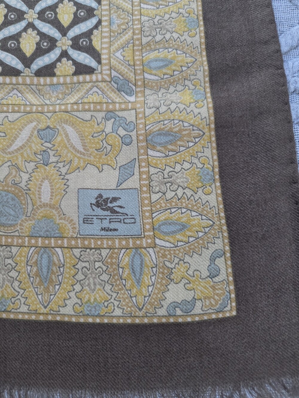 Authentic Etro Scarf Paisley Border Shawl in Gold and Olive - Picture 4 of 9